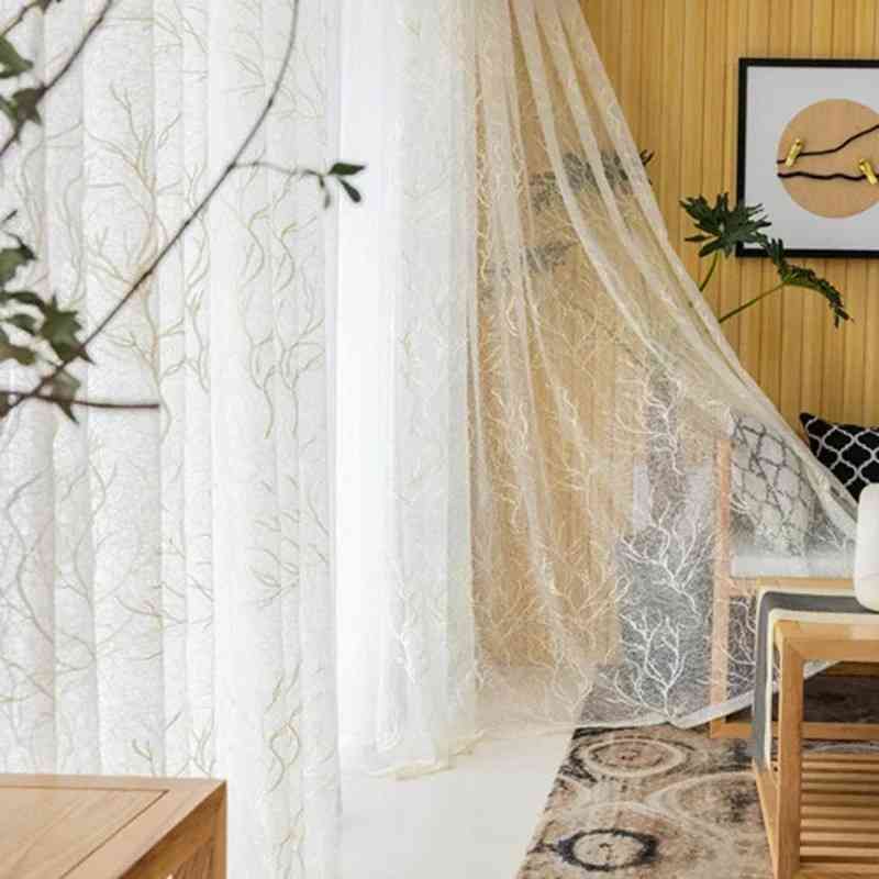 Voilage blanc avec motif pour fenêtres