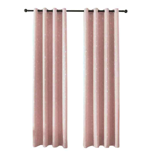 Double rideau en rose poudré.