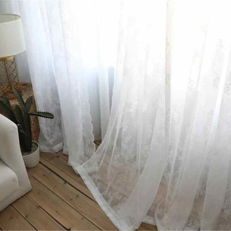 Rideau en dentelle blanche impec.