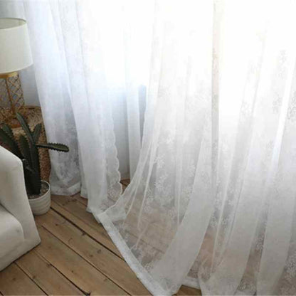 Rideau en dentelle blanche impec.