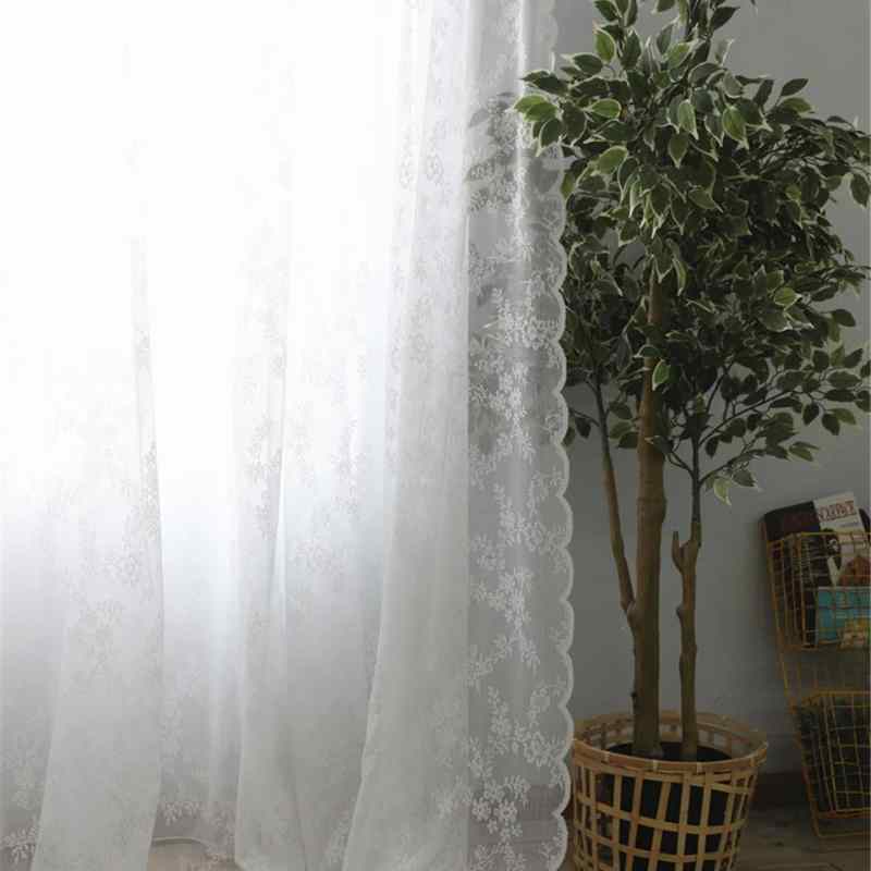 Rideau en dentelle blanche impec.