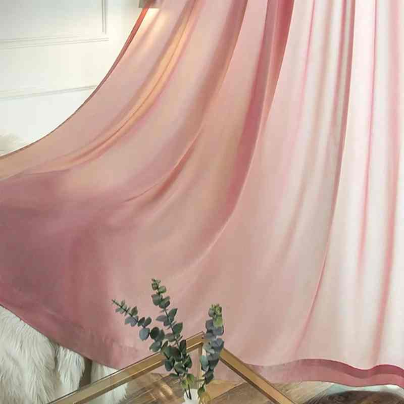 Voilage élégant à oeillets