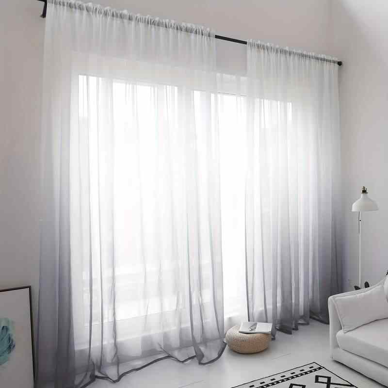 Voilage élégant gris et blanc.