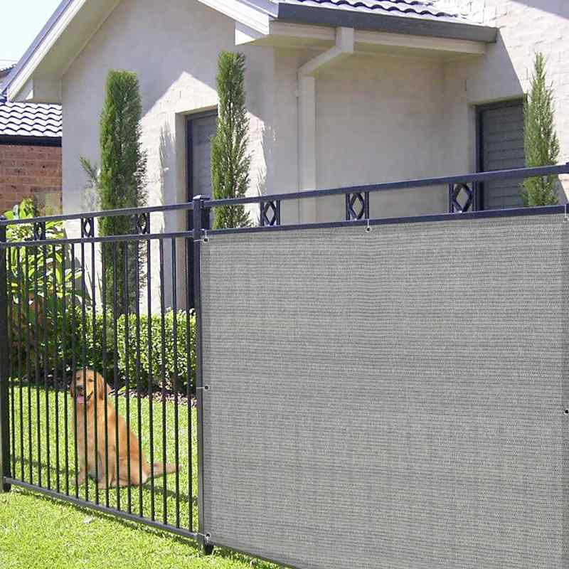 Voile d'ombrage pour un jardin sophistiqué