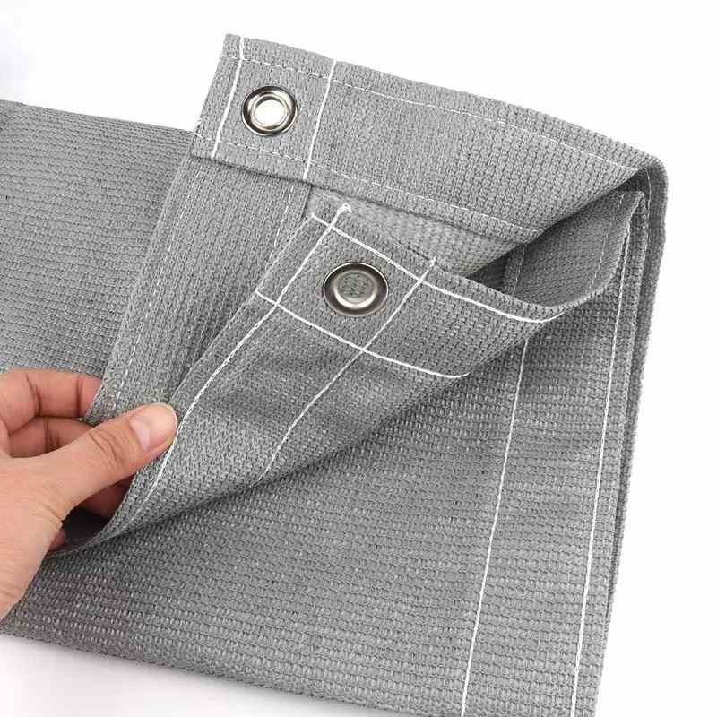 Voile d'ombrage pour un jardin sophistiqué